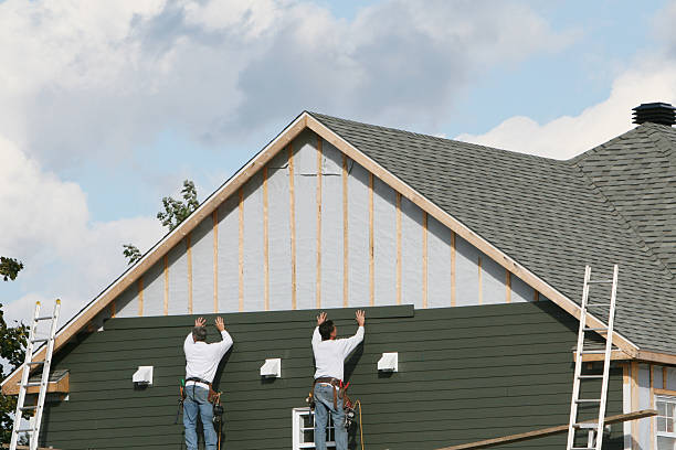 Professional Emergency Siding Repair technician working in Belvidere, IL